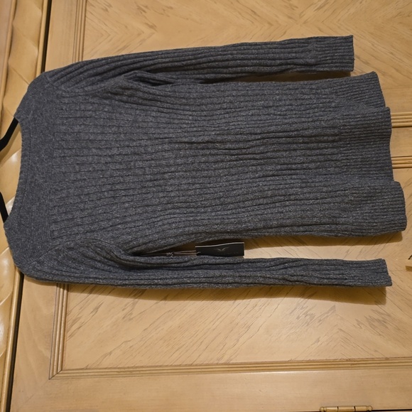 Todd & Duncan Cashmere Sweater. Color Grey. Size Medium. - Picture 7 of 9